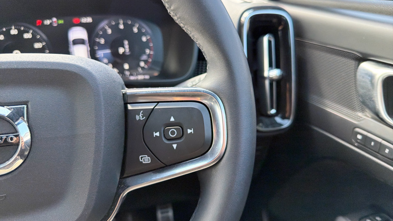 Volvo Xc40 2.0 B4P R DESIGN Pro 5dr Auto [7 speed] Petrol Estate